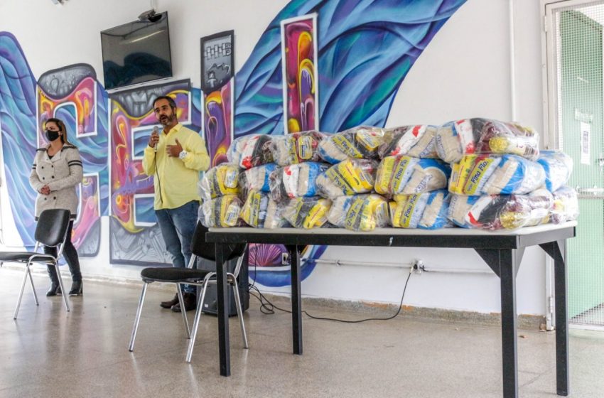  CEU das Artes realiza entrega cestas básicas e máscaras de tecido