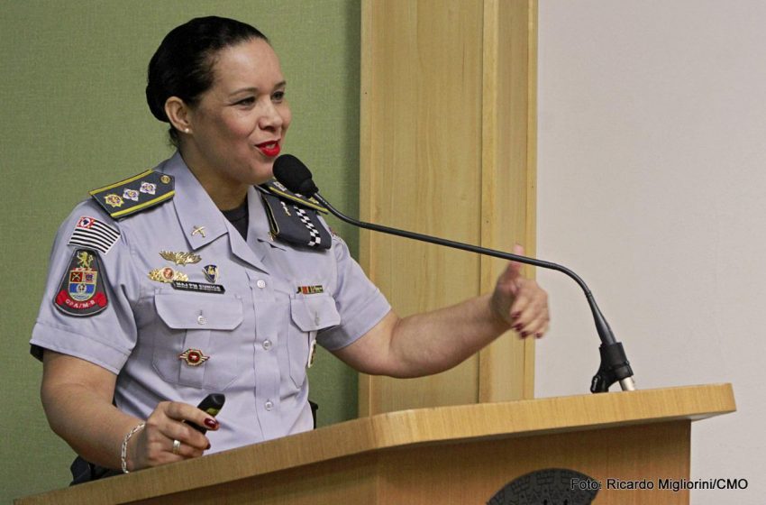  Câmara homenageia primeira mulher a comandar o 14º Batalhão da PM de Osasco