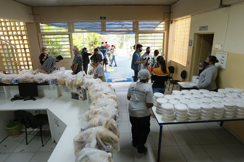  Entrega de Marmitex e kits de alimentação saudável beneficiam milhares das famílias em Santana de Parnaíba