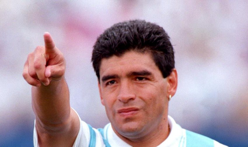  Morre Diego Maradona após parada cardiorrespiratória