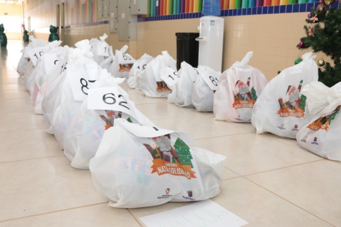  Santana de Parnaíba realiza a entrega das Sacolinhas de Natal para mais de 5 mil crianças