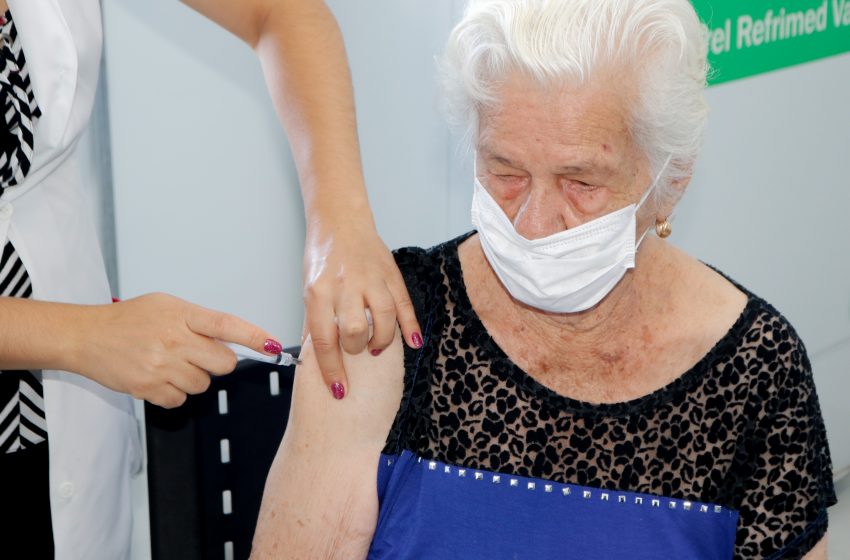  Jandira inicia vacinação em idosos acima 75 anos, hoje 15/3.