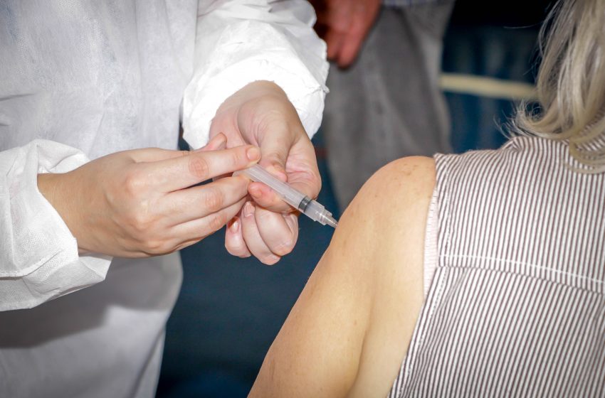  Carapicuíba inicia vacinação de idosos a partir de 75 anos na segunda-feira,15