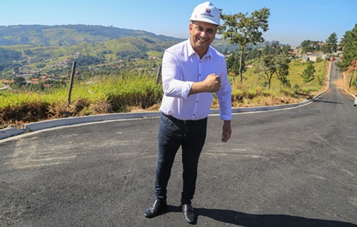  Marcos Tonho acompanha pavimentação dos bairros do Cururuquara e Ingaí