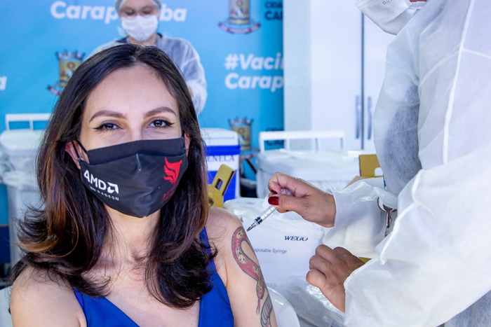  Carapicuíba inicia vacinação para 28 anos