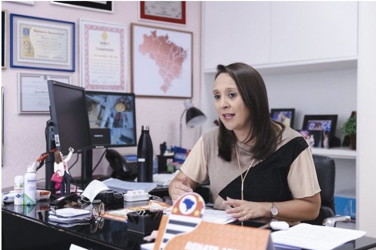  Senado vota projeto de Renata Abreu contra violência feminina