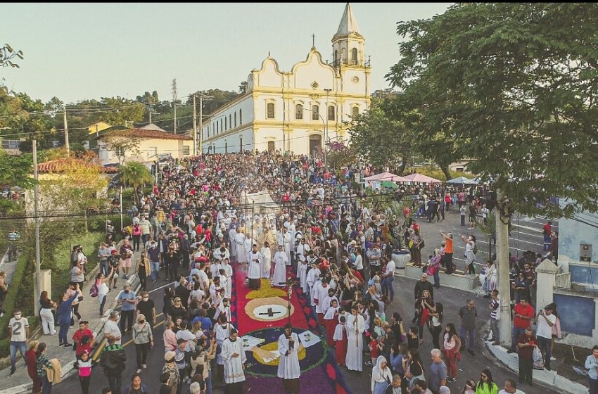  Celebração de Corpus Christi em Santana de Parnaíba é uma das maiores e mais belas do Brasil 