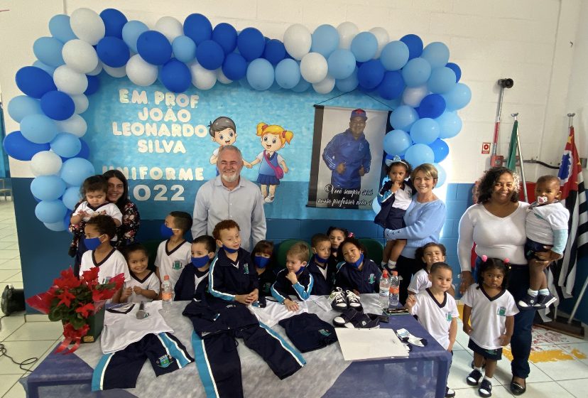  Vargem Grande Paulista entrega mais de 5 mil kits de uniforme escolar