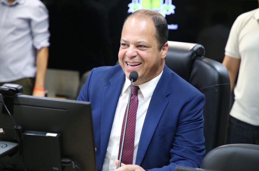  Ribamar Silva retorna à presidência da Câmara após eleições