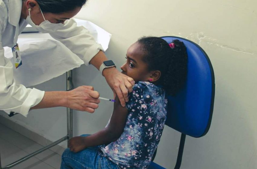  Vacinação contra a Meningite C e imunização infantil contra a covid-19 acontecem neste final de semana em Santana de Parnaíba