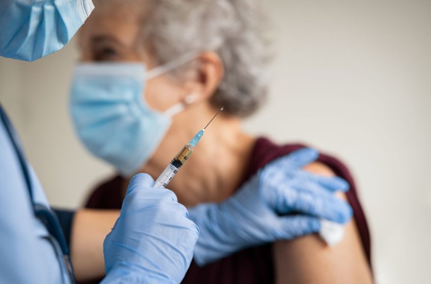  Jandira inicia vacinação bivalente contra a Covid-19 nesta terça-feira (28)