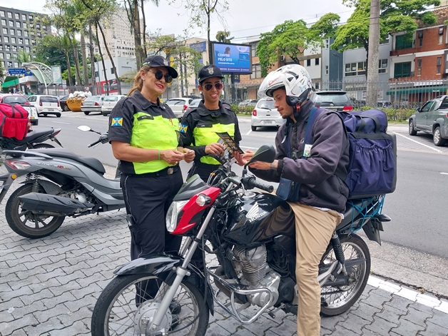  Semurb realiza ações e alerta motociclistas sobre infrações