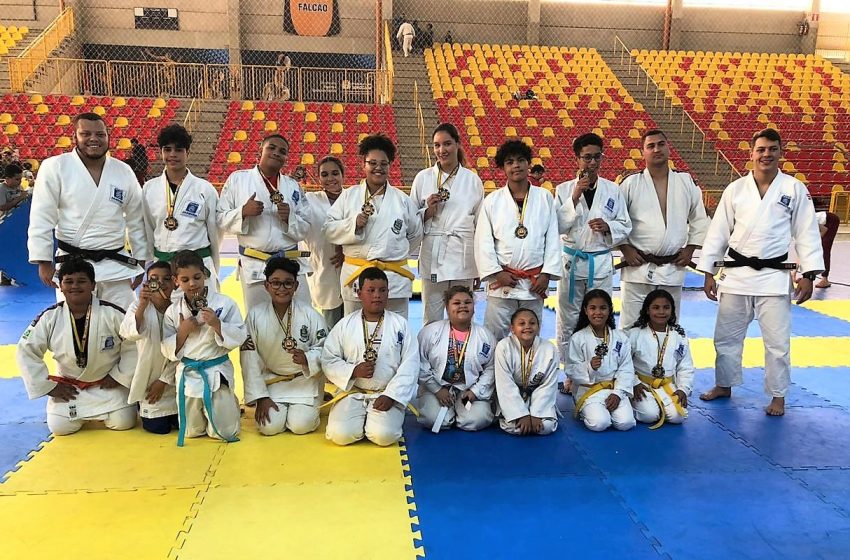  Atletas de Jandira conquistam 21 medalhas na 8ª Copa Laís Helena Rizzardo de Judô