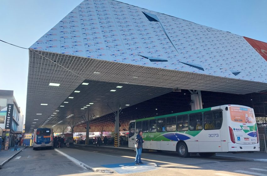  Terminal de ônibus do Centro volta a ter embarque em parte concluída da reforma