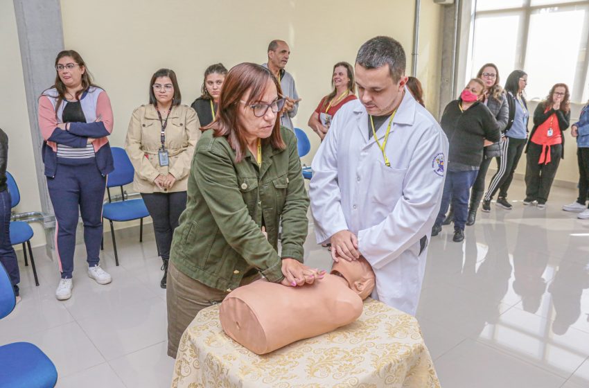  Profissionais da educação de Santana de Parnaíba recebem treinamento de primeiros socorros