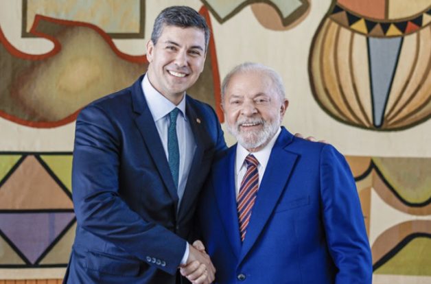  Lula participa da posse do presidente do Paraguai nesta terça (15/8), em Assunção