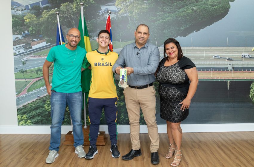   Prefeito Marcos Tonho recebe paratleta medalha de ouro no Parapan da Colômbia