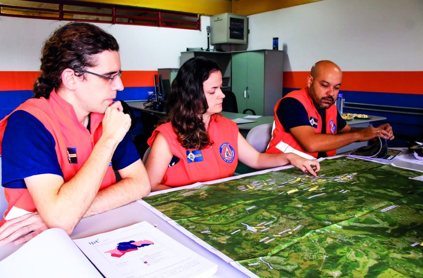  Servidores de Santana de Parnaíba treinados pelo IPT atualizam relatório de mapeamento de áreas de risco 