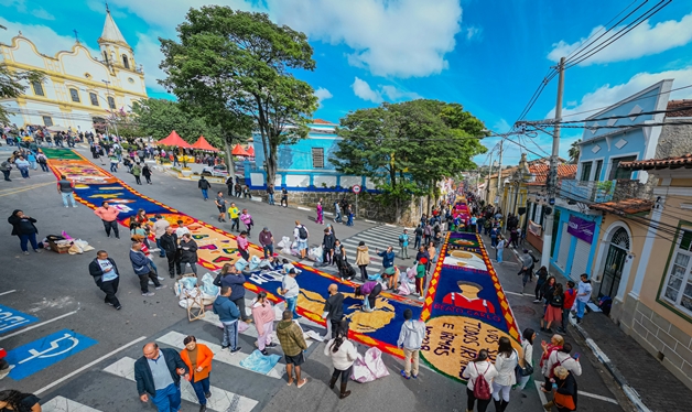  Celebração de Corpus Christi atrai mais de 35 mil pessoas a Santana de Parnaíba