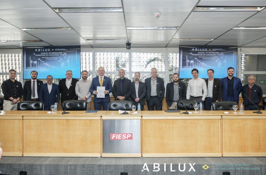  Dr. Alfredo Gioielli é homenageado em evento da ABILUX