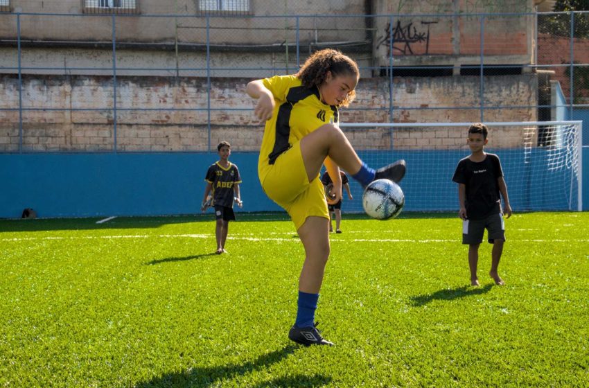  Cotia tem inscrições abertas para escolinha de futebol na arena de Estela Mari