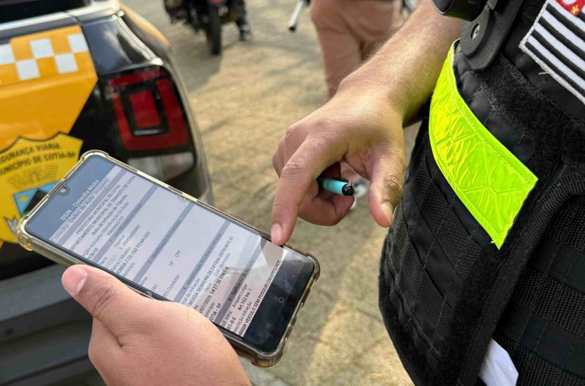  Em ação conjunta com o Detran, Cotia fiscaliza irregularidades na condução de veículos