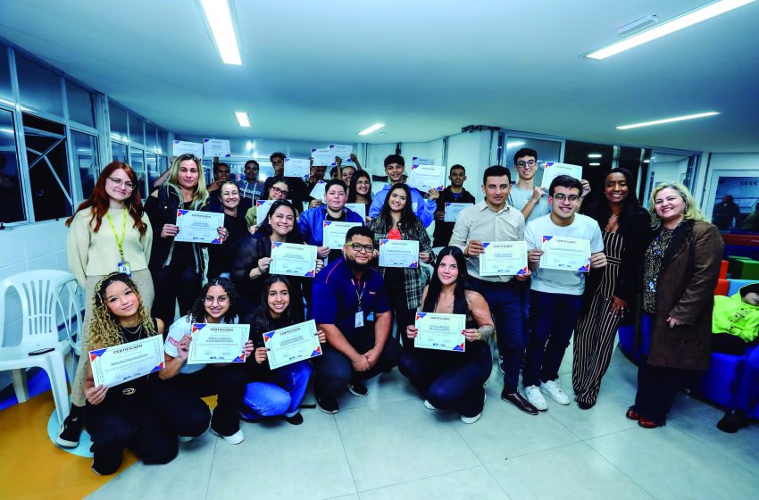  Santana de Parnaíba encerra cursos de férias de Marketing Digital com Inteligência Artificial e Excel na Fábrica de Programadores