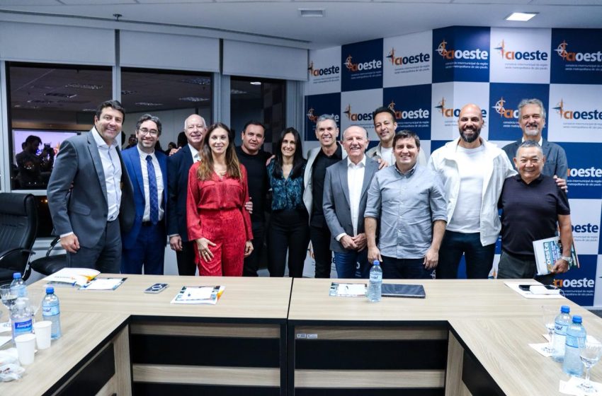 Prefeitos do CIOESTE recebem a secretária de Meio Ambiente e Infraestrutura Natália Resende e discutem investimentos e ações nas cidades do Consórcio