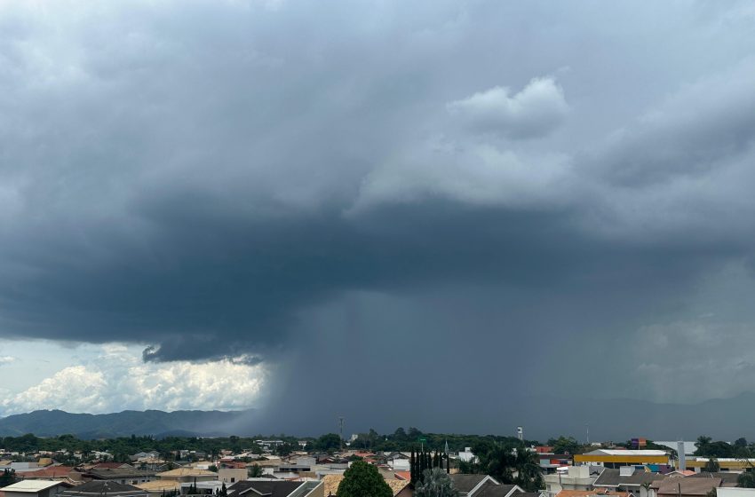  Frente fria derruba temperaturas e traz chuva forte ao vale neste fim de semana