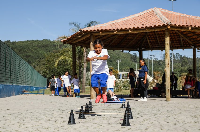  Santana de Parnaíba transforma parques municipais em polos de educação e bem-estar para jovens com o Projeto Educando no Parque