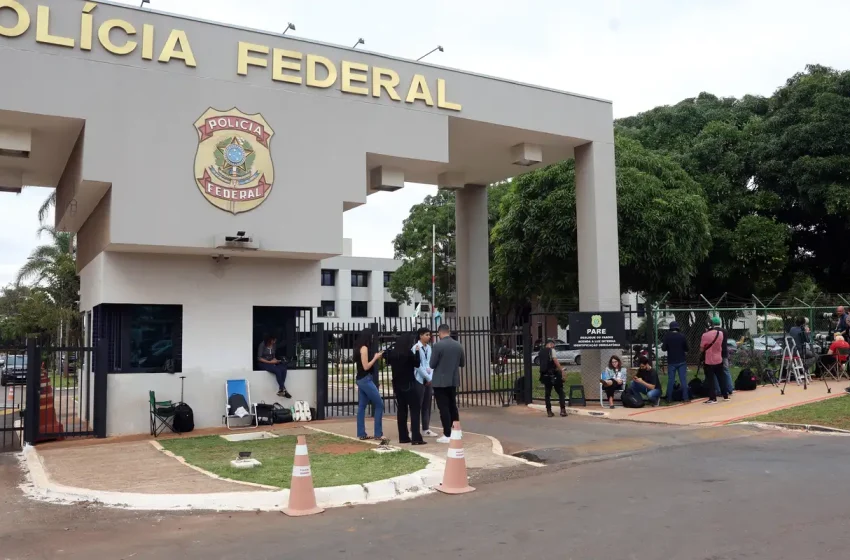  Lula: “todo mundo sabe o que ele fez” sobre prisão de bolsonaro