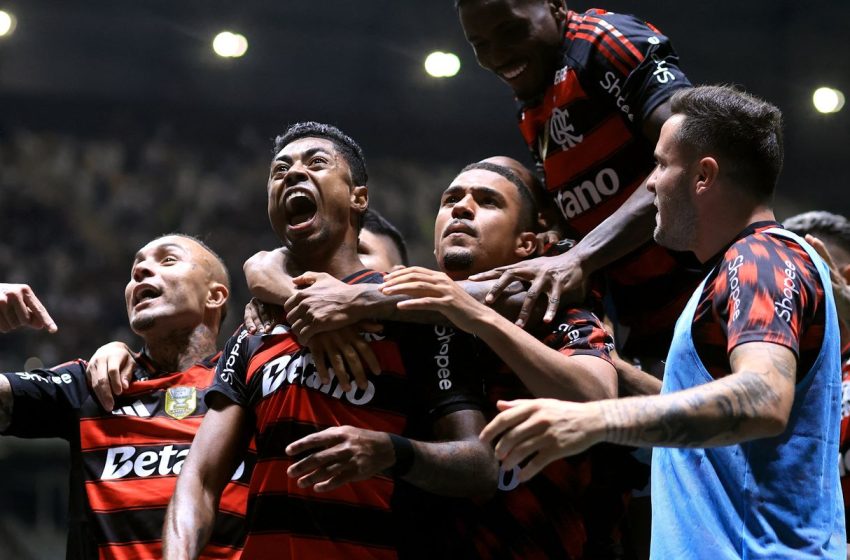  Flamengo tropeça em casa e adia a festa do título brasileiro