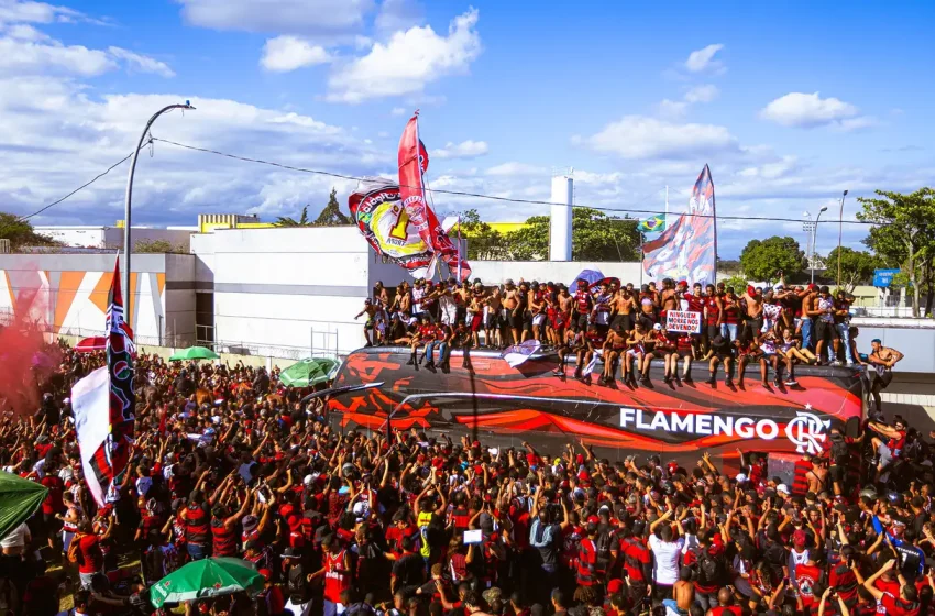  Flamengo rumo à glória: torcida incendeia embarque para a final