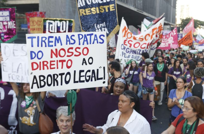  Ataque ao aborto legal infantil gera debates acalorados no brasil
