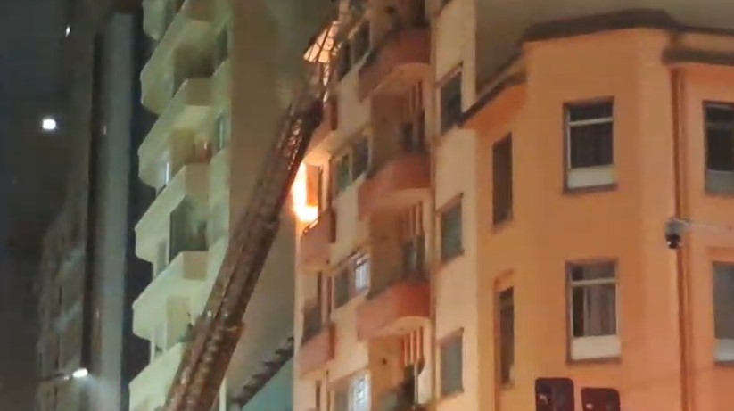  Incêndio em apartamento assusta moradores da avenida são joão