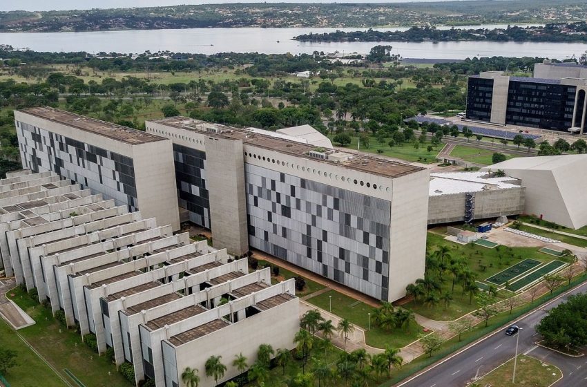  Stj garante: transição de gênero não é motivo para afastamento nas forças armadas