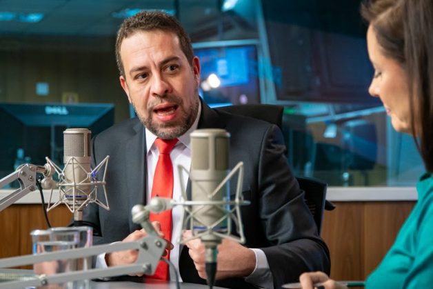  Boulos explica Governo na Rua: “Aproximar os vários programas do governo do presidente Lula das pessoas e territórios”