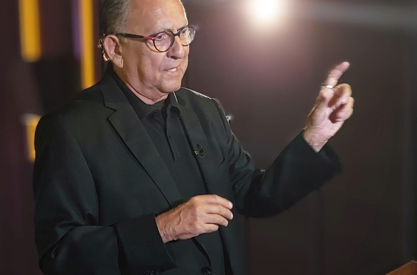  Galvão bueno recebe alta após tratamento de pneumonia viral em são paulo