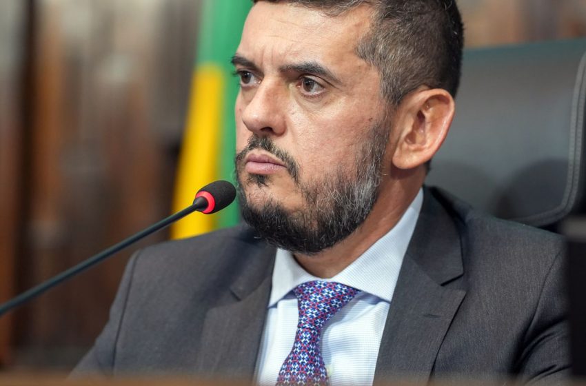  Alerj adia decisão sobre prisão de presidente, preso na quarta-feira