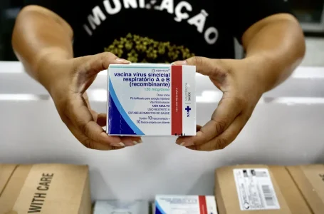 Governo inicia distribuição da vacina contra vírus sincicial respiratório