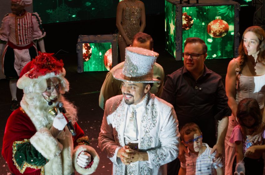  Cotia realiza o Show Noel com participação do palhaço Tirullipa e Papai Noel sobrevoando o céu com trenó. Confira aqui!