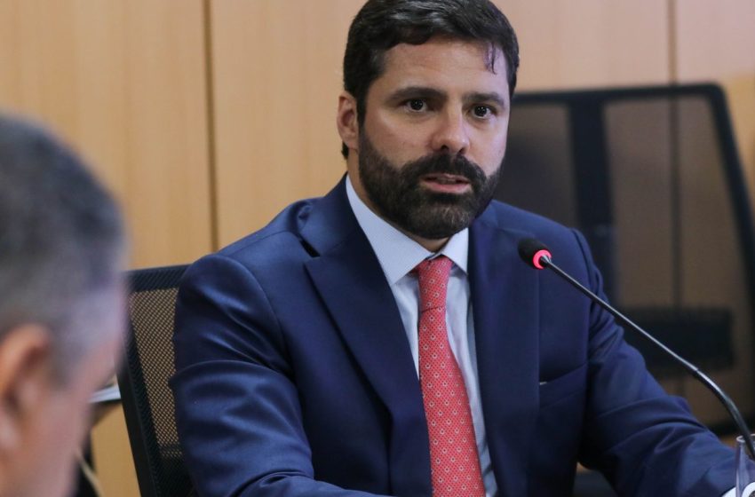  Manoel Carlos de Almeida Neto é nomeado ministro interino da Justiça