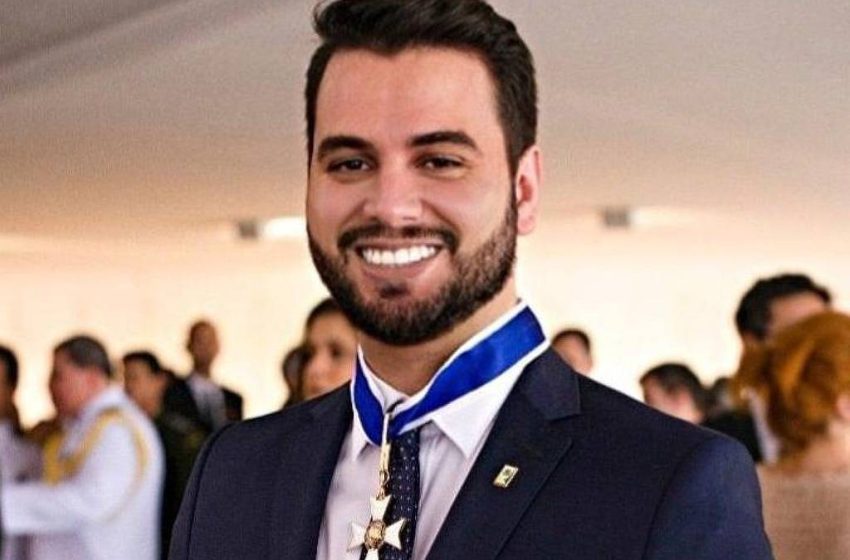  Defesa de Filipe Martins usa LinkedIn para tentar revogar prisão