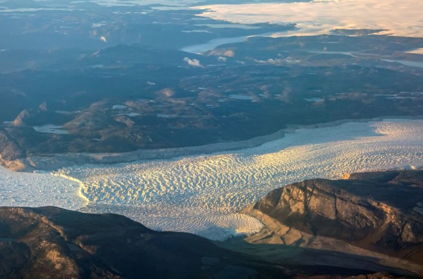  Estados Unidos persistem na ameaça à Groenlândia e consideram compra