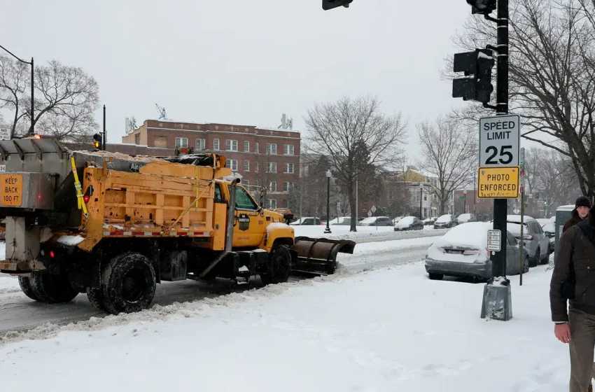  Tempestade histórica nos EUA: centenas de milhares sem energia e voos cancelados