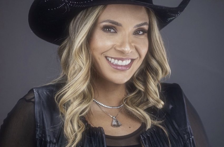  Elis Justi faz show no Villa Country em São Paulo