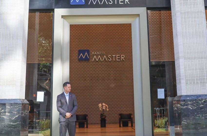  INSS bloqueia bilhões em consignados do Banco Master por irregularidades