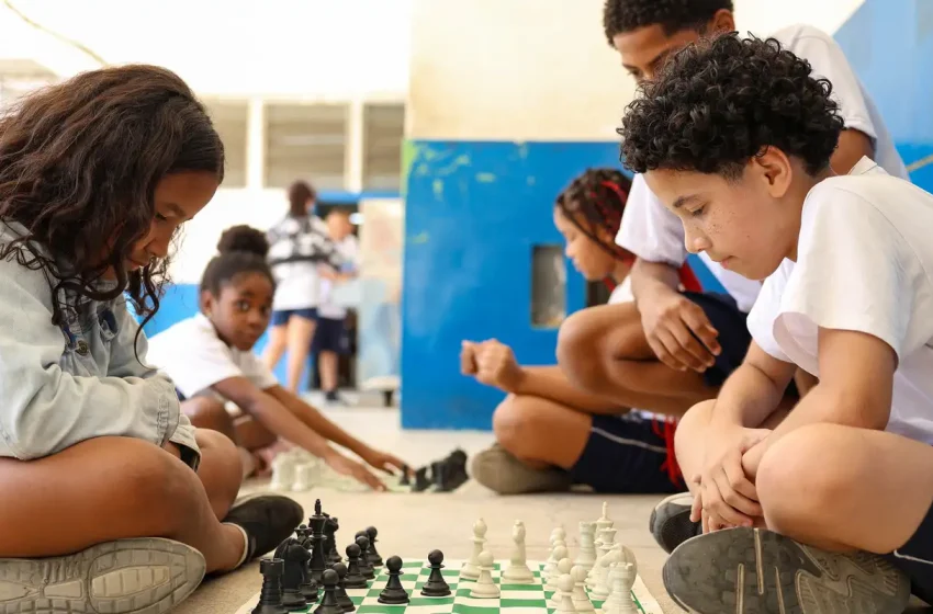  MEC pesquisa impacto da restrição de celular em escolas após um ano