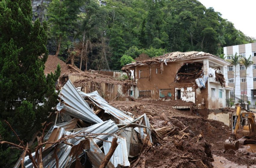  Lula sobrevoa Minas Gerais após fortes chuvas: apoio federal ativado