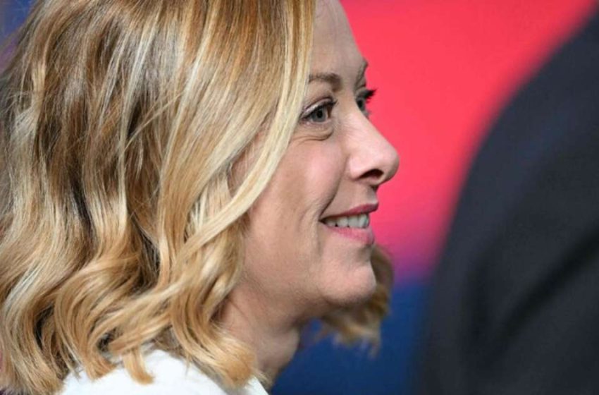  Meloni promete justiça para criança italiana após transplante de coração danificado
